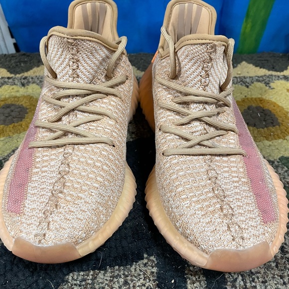 Yeezy Boost 350 V2 - Picture 2 of 6
